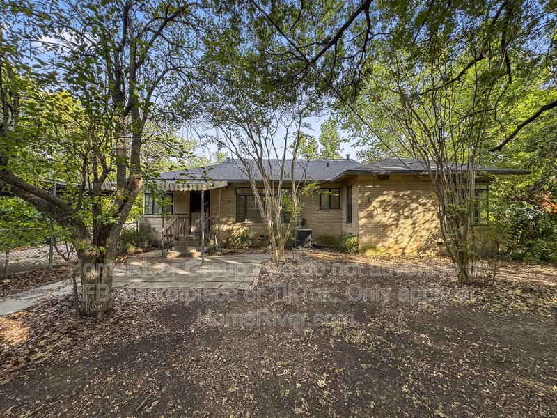 Spacious Yard | Covered Porch | New Paint | Dallas ISD property image