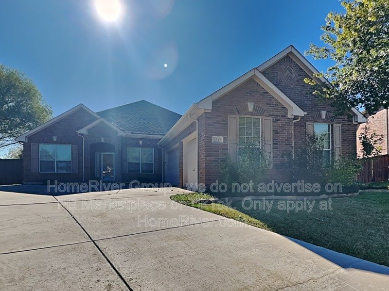 charming 4-bedroom, 2.5-bathroom home in Grand Prairie property image