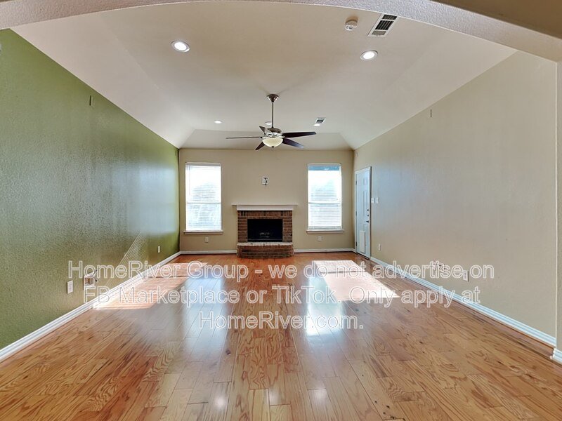 charming 4-bedroom, 2.5-bathroom home in Grand Prairie property image
