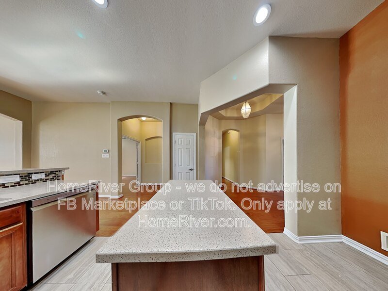 charming 4-bedroom, 2.5-bathroom home in Grand Prairie property image
