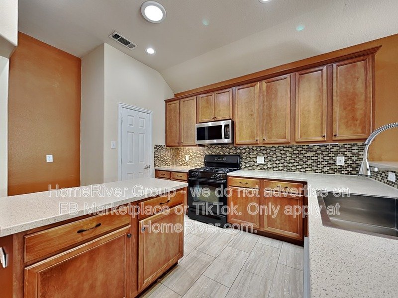 charming 4-bedroom, 2.5-bathroom home in Grand Prairie property image