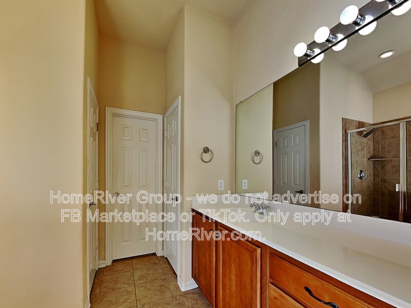 charming 4-bedroom, 2.5-bathroom home in Grand Prairie property image
