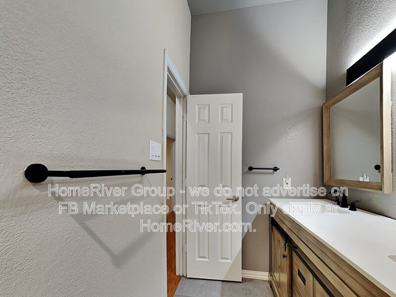 charming 4-bedroom, 2.5-bathroom home in Grand Prairie property image