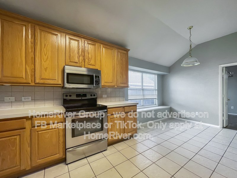 Spacious Livingroom with gas fireplace, large fenced backyard! property image