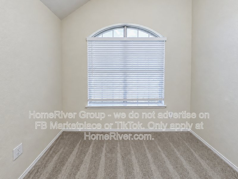 Spacious Livingroom with gas fireplace, large fenced backyard! property image