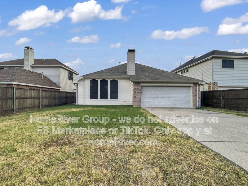 Spacious Livingroom with gas fireplace, large fenced backyard! property image