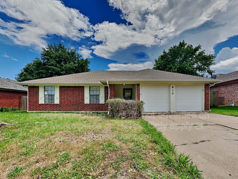 Cozy 3/2/2 home in Stonebrook Estates. property image