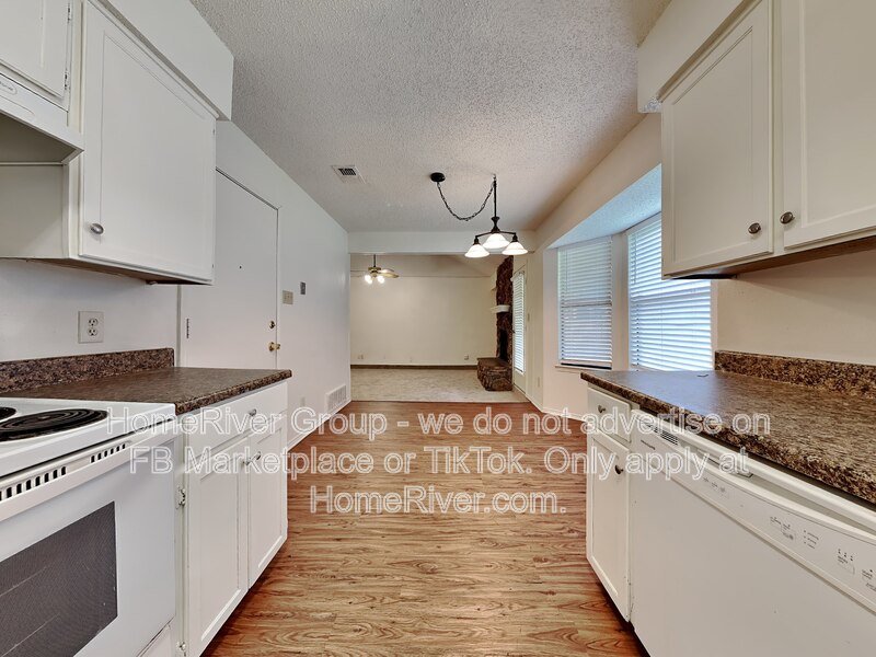 Cozy 3/2/2 home in Stonebrook Estates. property image