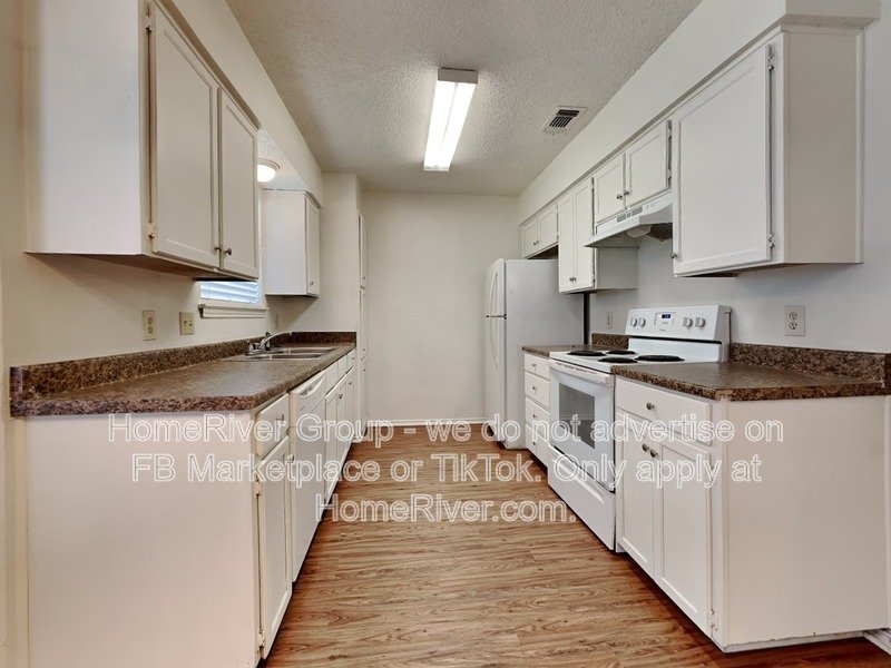Cozy 3/2/2 home in Stonebrook Estates. property image