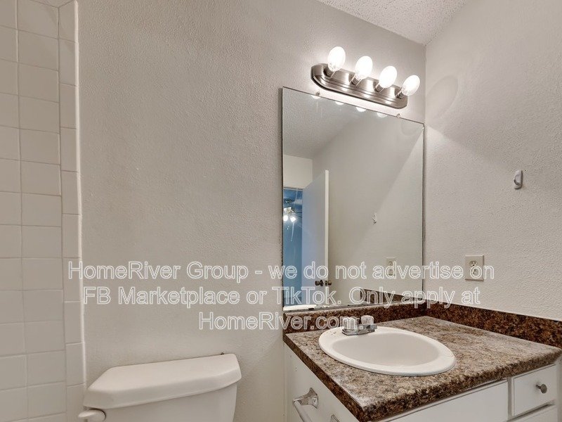 Cozy 3/2/2 home in Stonebrook Estates. property image