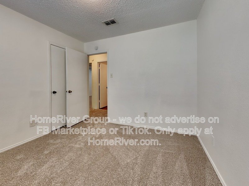 Cozy 3/2/2 home in Stonebrook Estates. property image