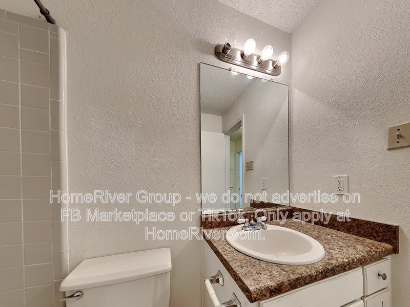 Cozy 3/2/2 home in Stonebrook Estates. property image