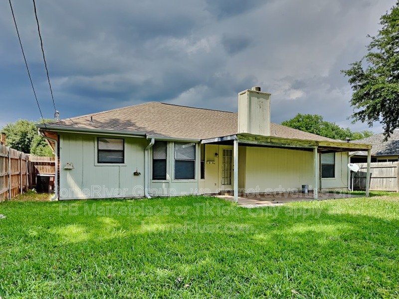 Cozy 3/2/2 home in Stonebrook Estates. property image