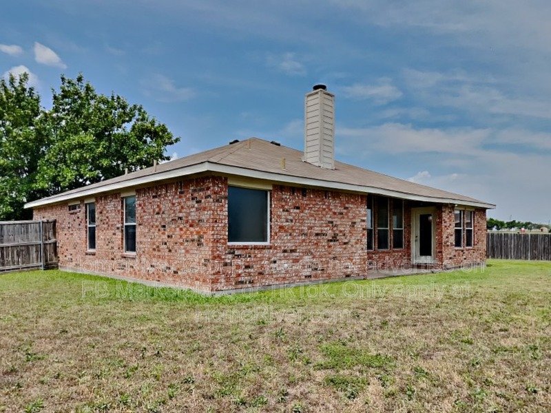 Celina ISD - Oversized backyard - Large Primary Closet property image