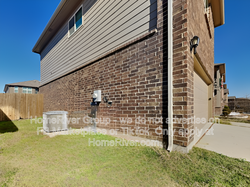 6256 Topsail Dr property image