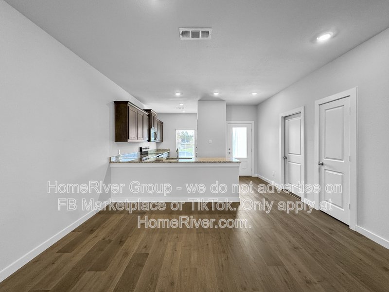 Available Now | Pets Welcome | Fridge Included | property image
