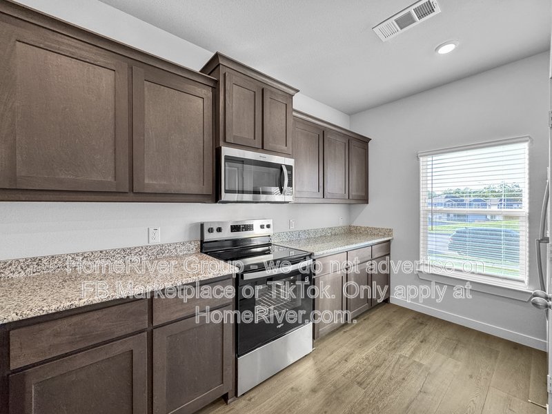 Available Now | Pets Welcome | Fridge Included | property image