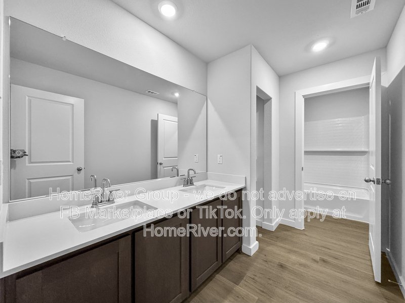 Available Now | Pets Welcome | Fridge Included | property image