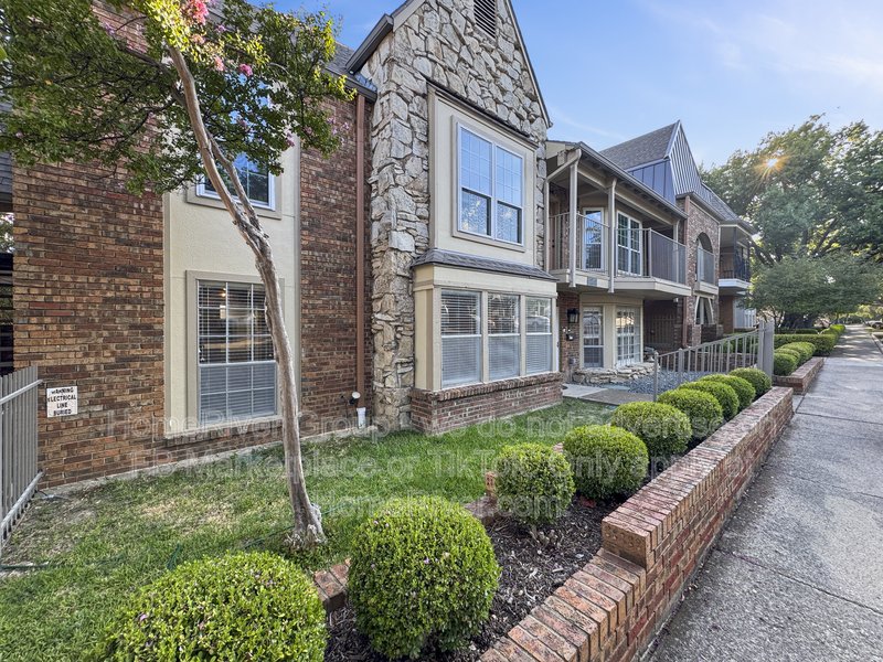 Low-Maintenance Dallas Condo ? Prime Location &amp;amp; Utilities Included! property image