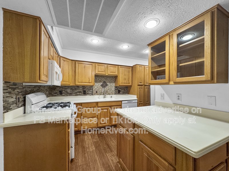 Low-Maintenance Dallas Condo ? Prime Location &amp;amp; Utilities Included! property image