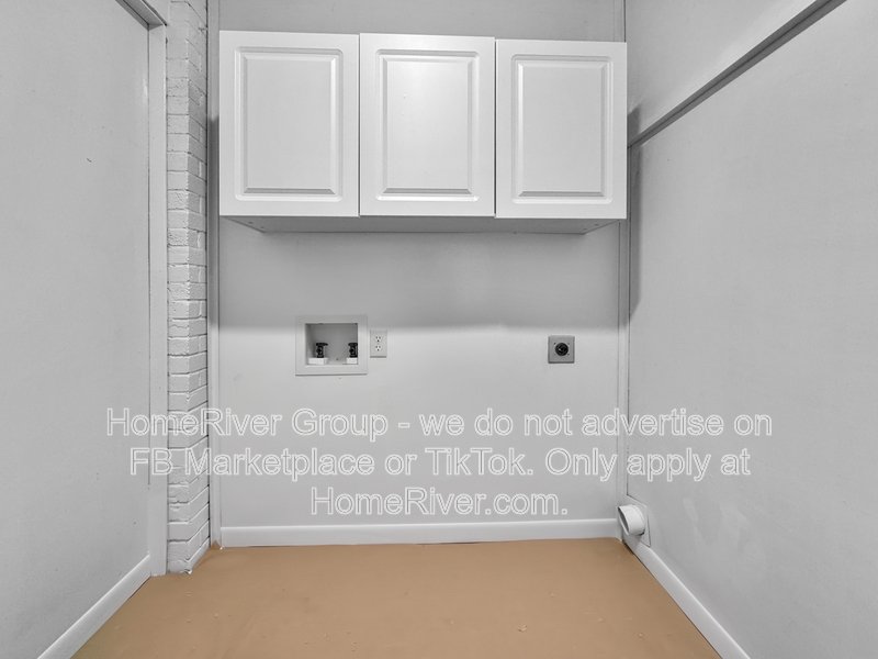 Low-Maintenance Dallas Condo ? Prime Location &amp;amp; Utilities Included! property image
