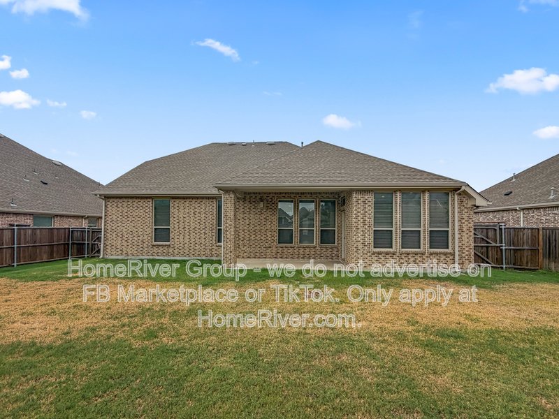 Modern Prosper Living with Chef's Kitchen & Huge Game Room property image