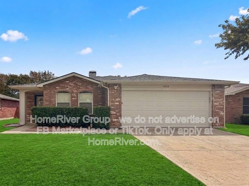 Available Now| Pets Welcome | Cozy Fireplace property image