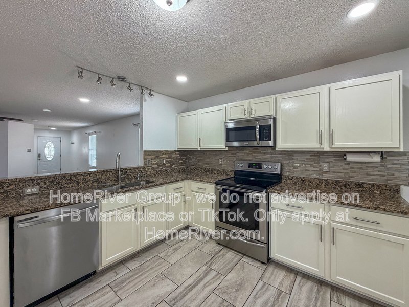 Available Now| Pets Welcome | Cozy Fireplace property image
