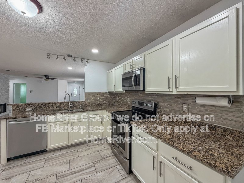 Available Now| Pets Welcome | Cozy Fireplace property image