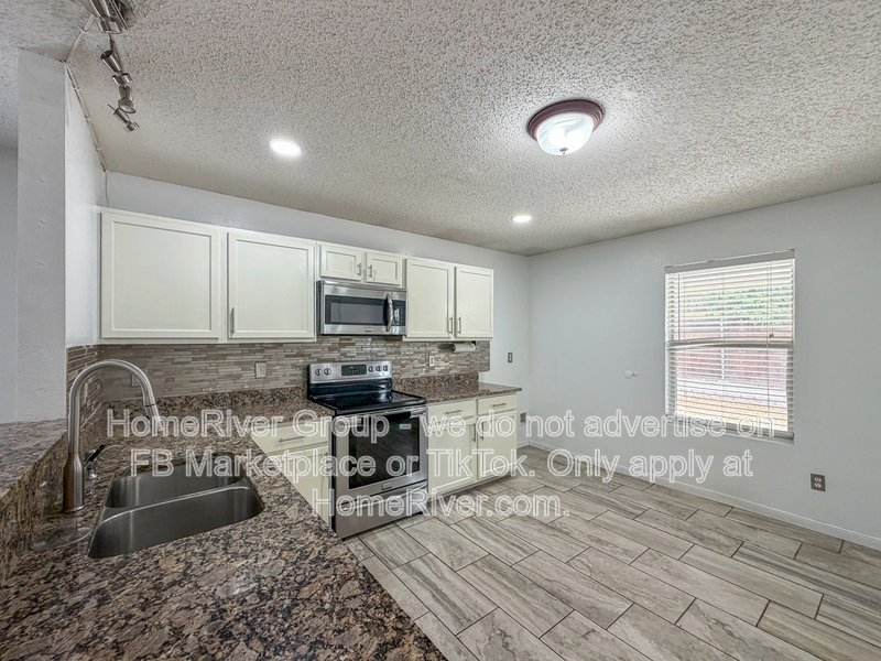 Available Now| Pets Welcome | Cozy Fireplace property image
