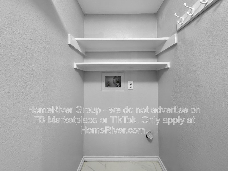 SS Appliances | Covered Parking | Community Pool | Gated property image